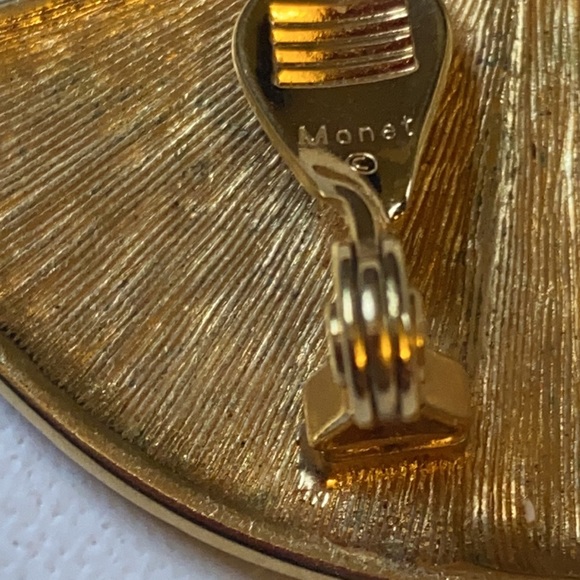 Vintage Monet earrings - Picture 2 of 6